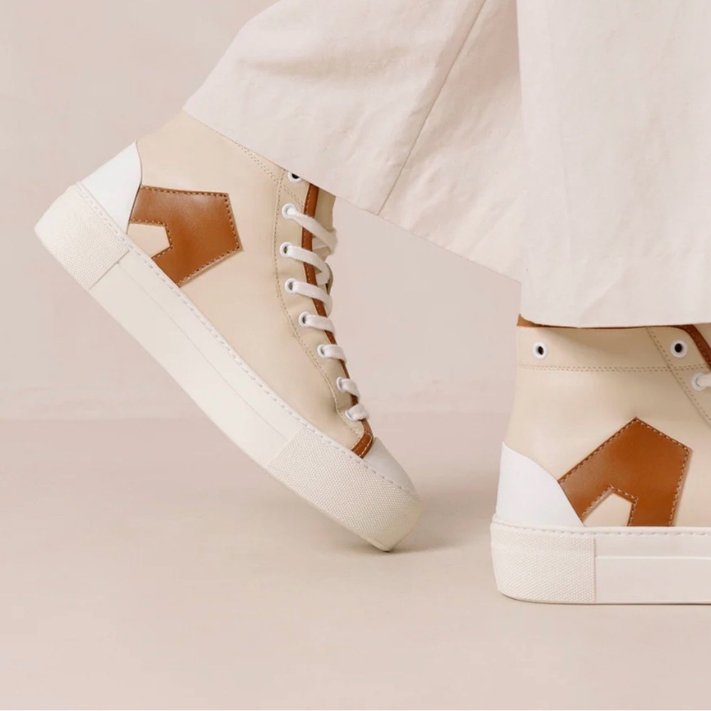 Alohas Women’s TB.35 Cookie leather high top sneakers size 8/39 Brown and Beige